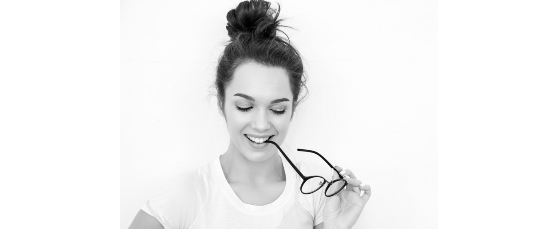 Plastic round frame metal mirror